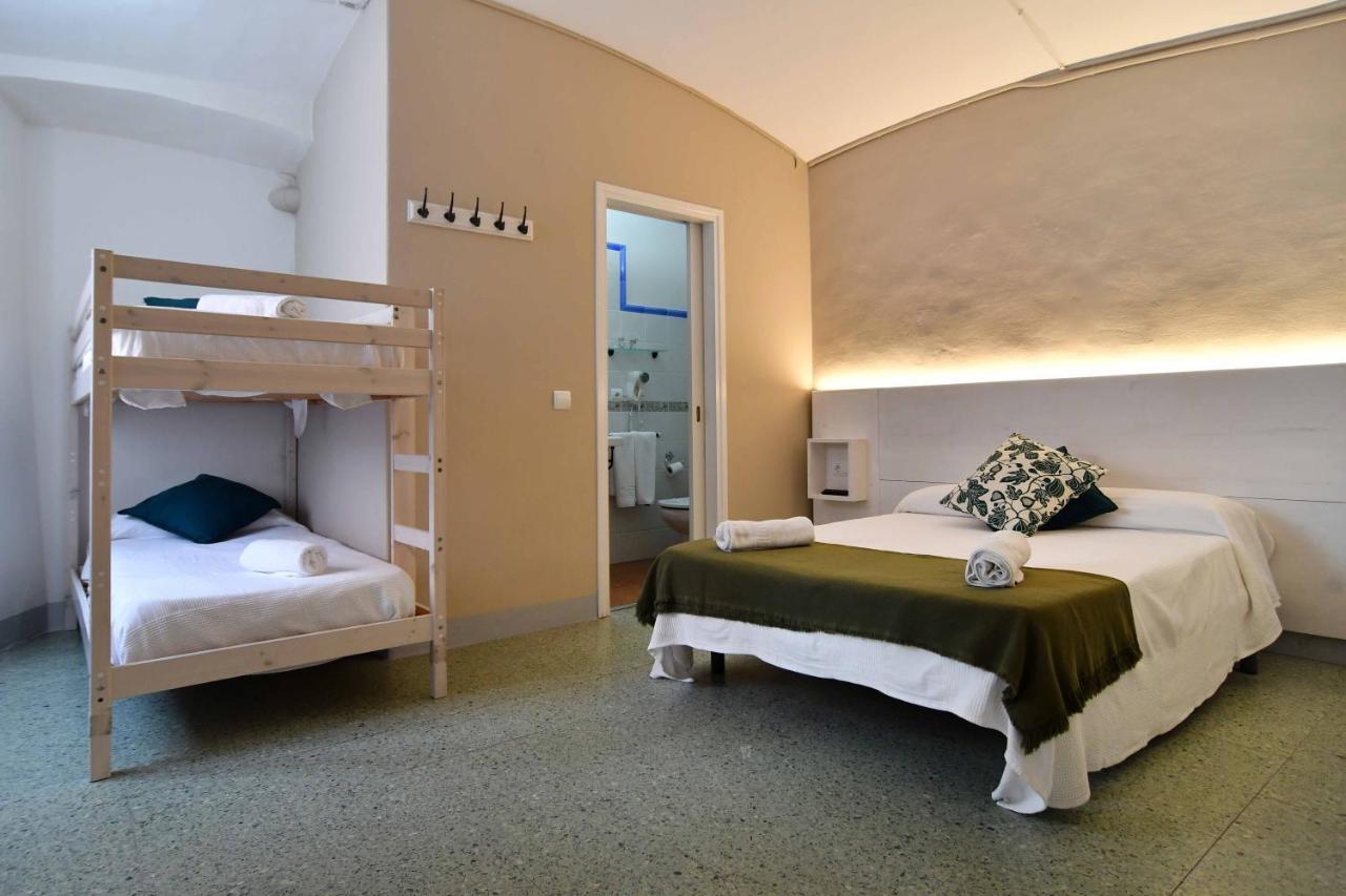 Hostal L'Estrella Палафружель Экстерьер фото